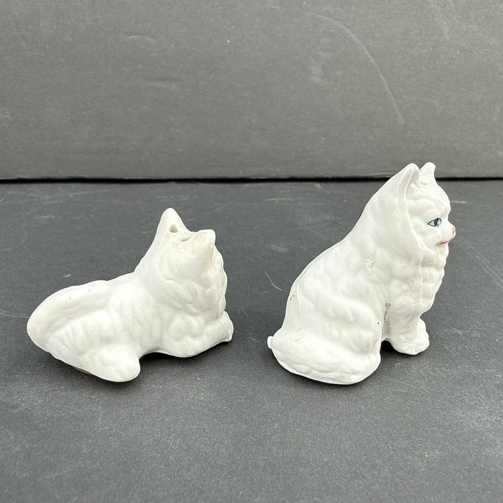 Vtg 2 Mini White Persian Cat Salt & Pepper Shakers Ceramic Kitty Figurines